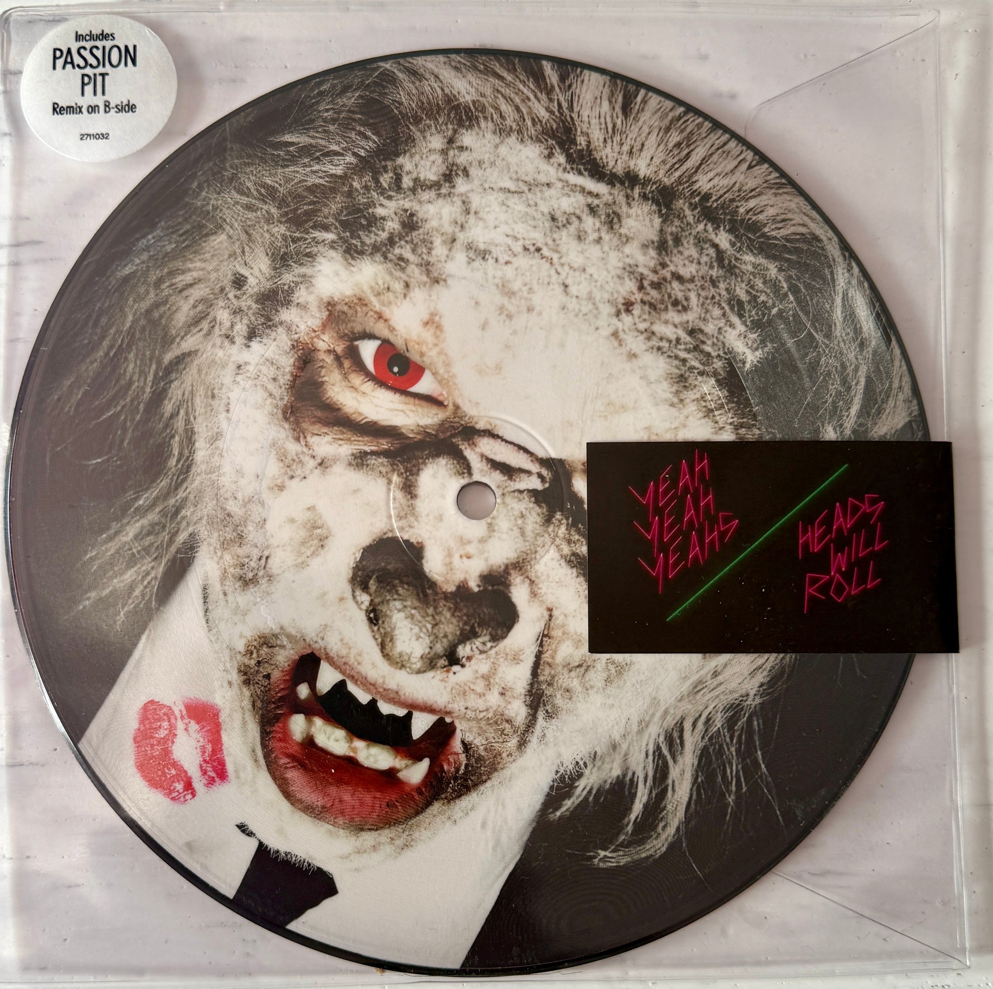 Yeah Yeah Yeahs – Heads Will Roll -2009